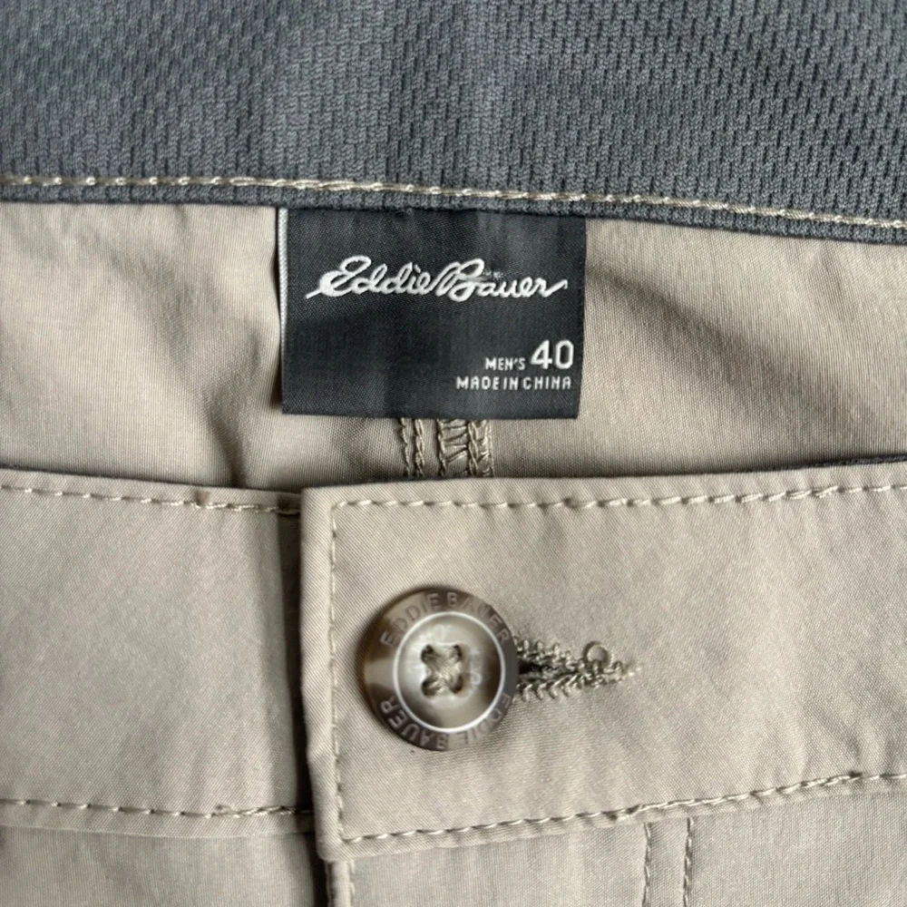 Eddie Bauer Zipper Cargo Short 10” Inseam Active Fit Flat Front In Dune Size 40